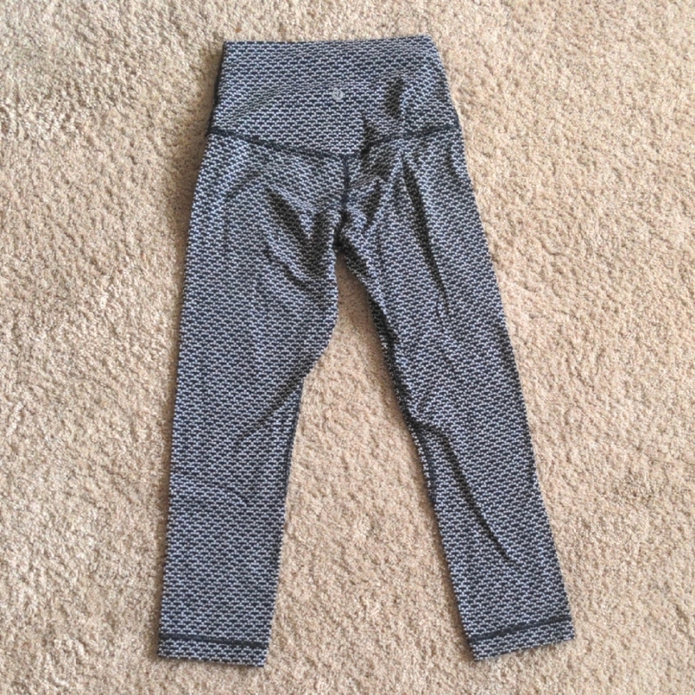 ❗ LAST CHANCE ❗GUC Lululemon Align Cropped Leggings